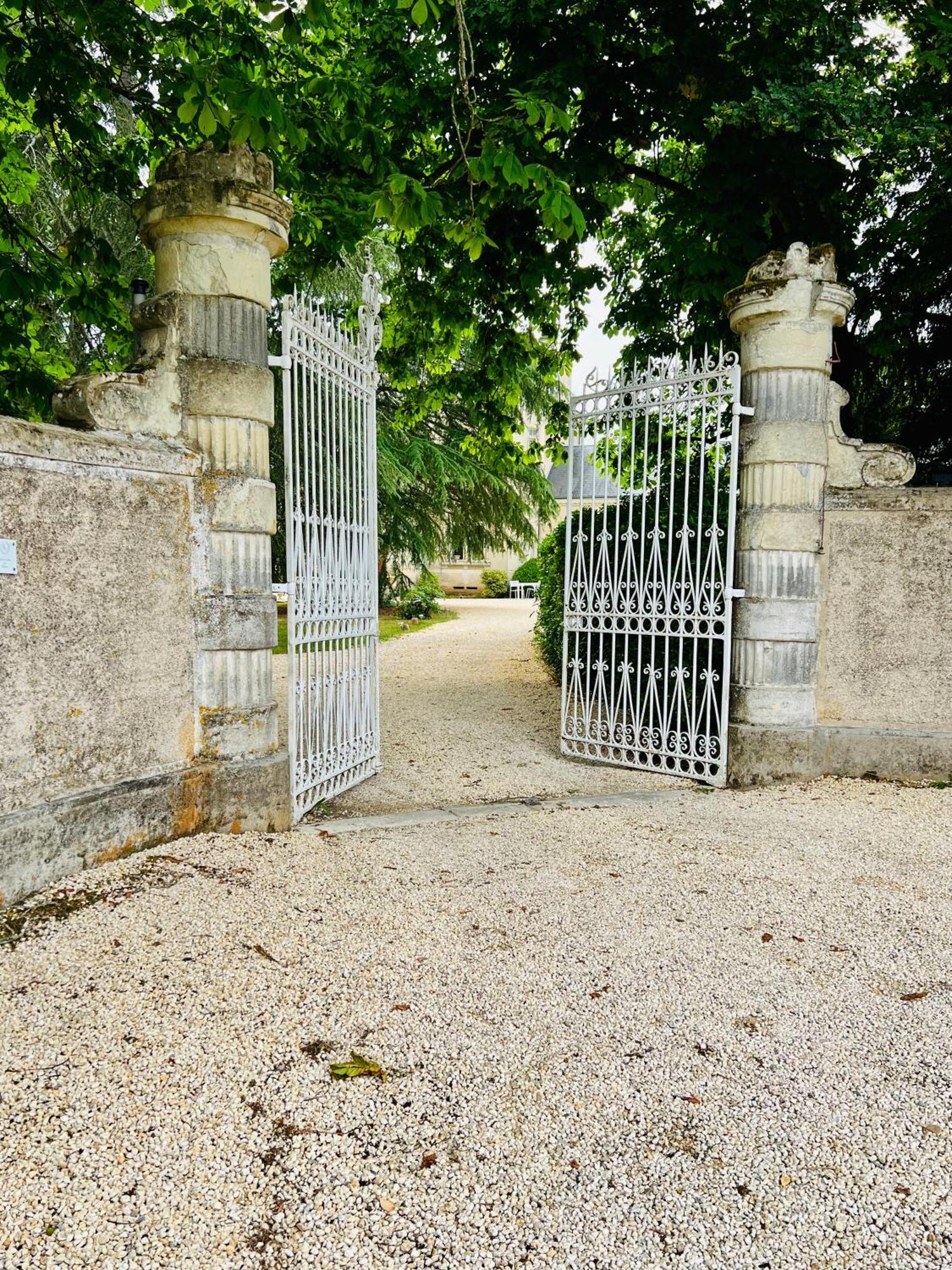 Le Chateau De Leugny Oiron Buitenkant foto